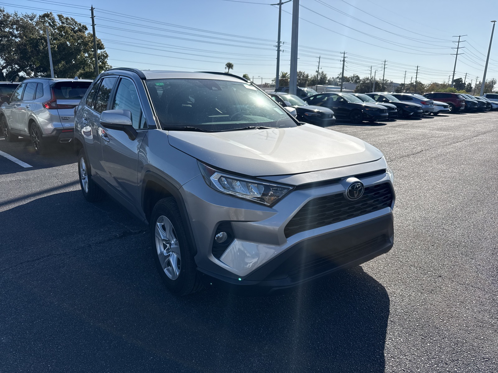 2021 Toyota RAV4 XLE's photo