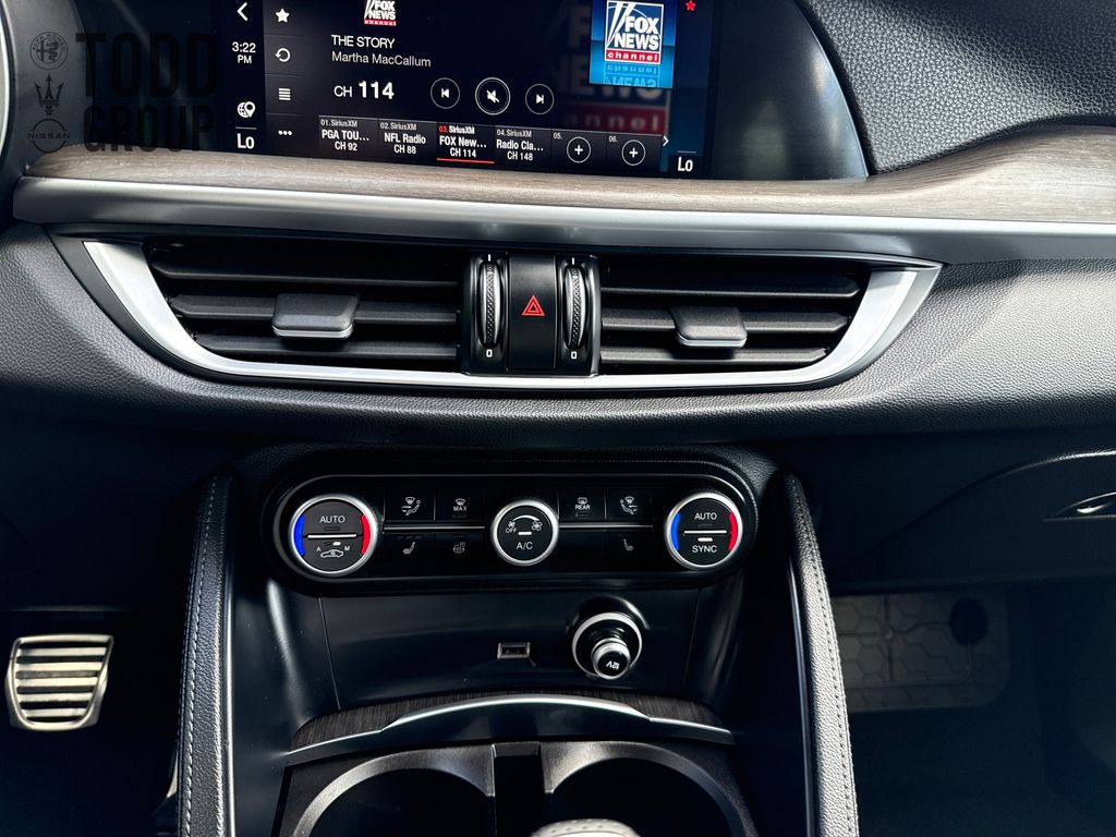 2022 Alfa Romeo Stelvio Ti photo 18