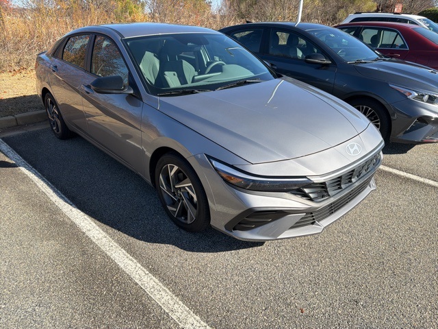 2025 Hyundai Elantra SEL's photo