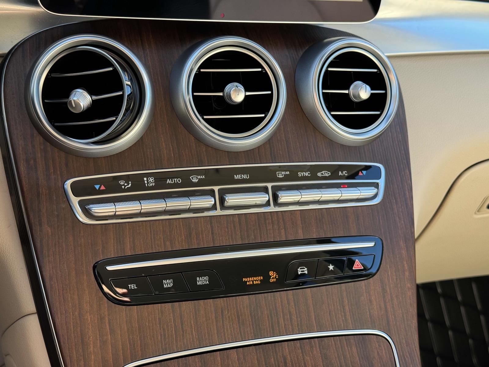 2022 Mercedes Benz GLC 300 4MATIC photo 3