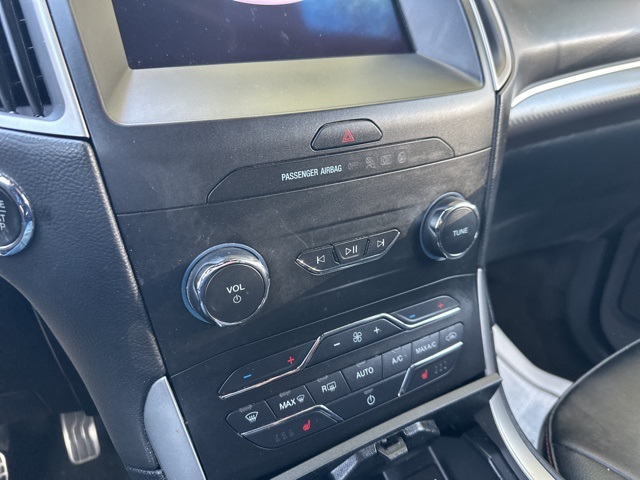 2020 Ford Edge ST photo 15