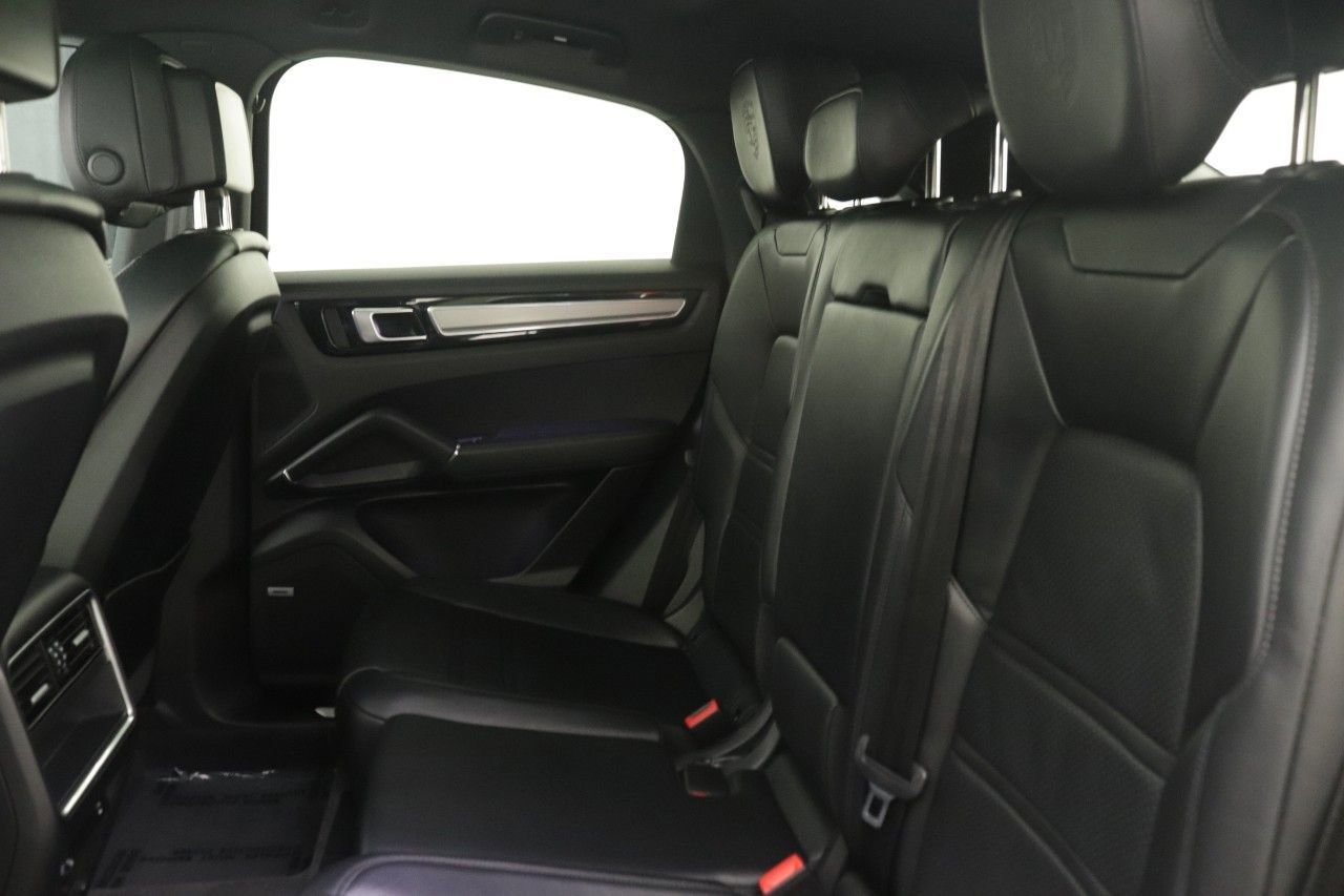 2022 Porsche Cayenne Coupe Base photo 27