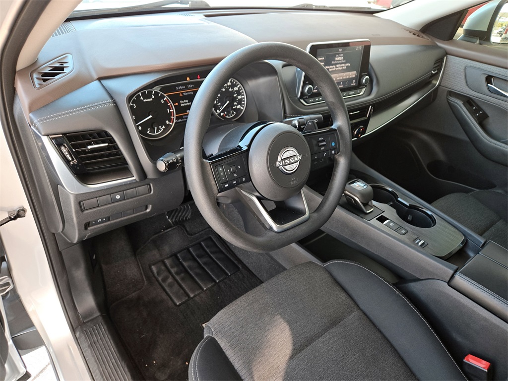 2022 Nissan Rogue SV photo 11