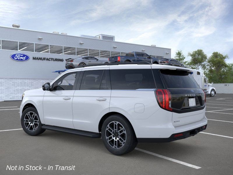 2025 Ford Expedition photo 2