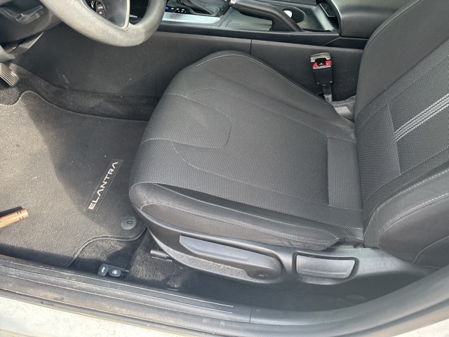 2021 Hyundai Elantra SE photo 4