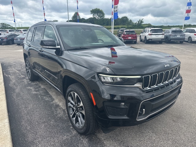 2021 Jeep Grand Cherokee Overland photo 2