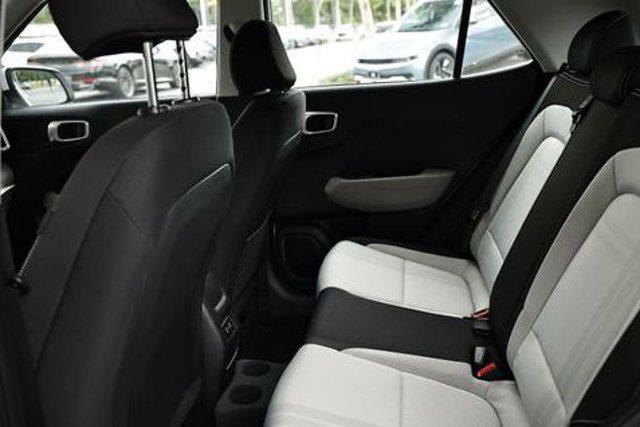 2025 Hyundai Venue SEL photo 7
