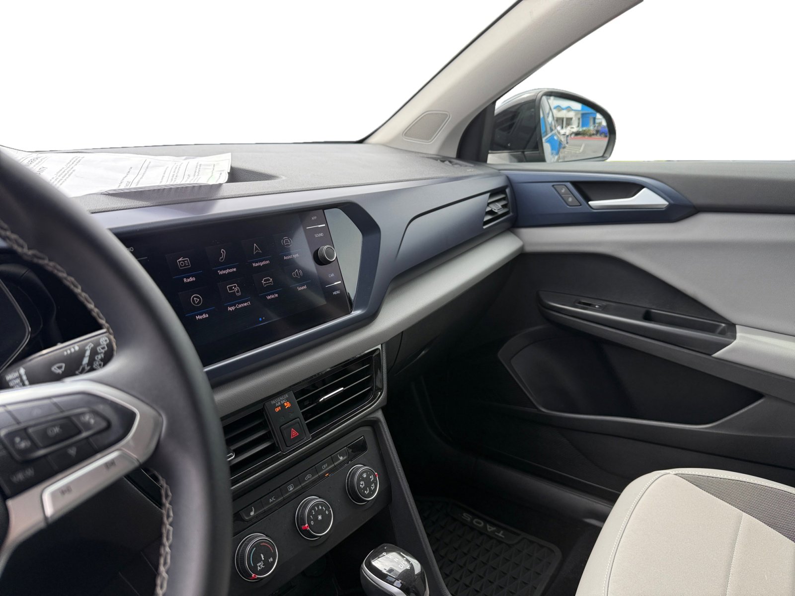 2022 Volkswagen Taos SE photo 11