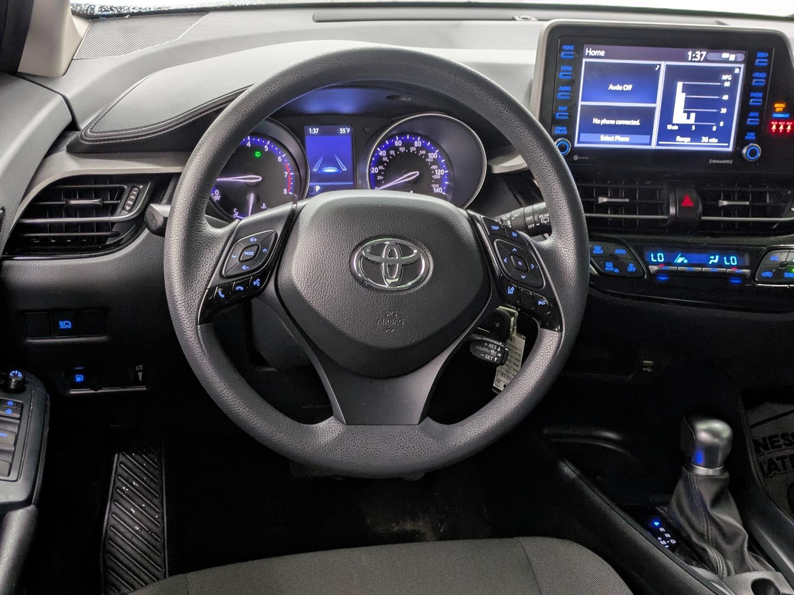 2020 Toyota C-HR LE photo 4