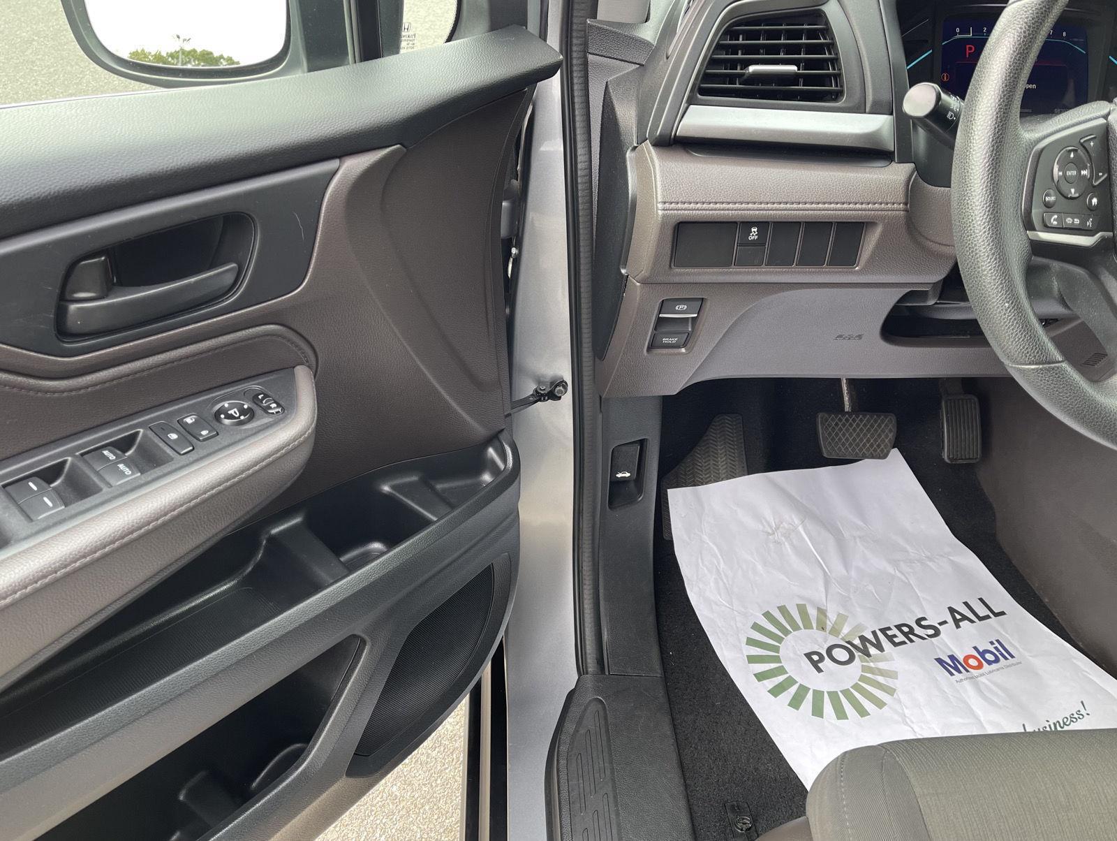 Used 2018 Honda Odyssey LX with VIN 5FNRL6H27JB092976 for sale in Manchester, CT