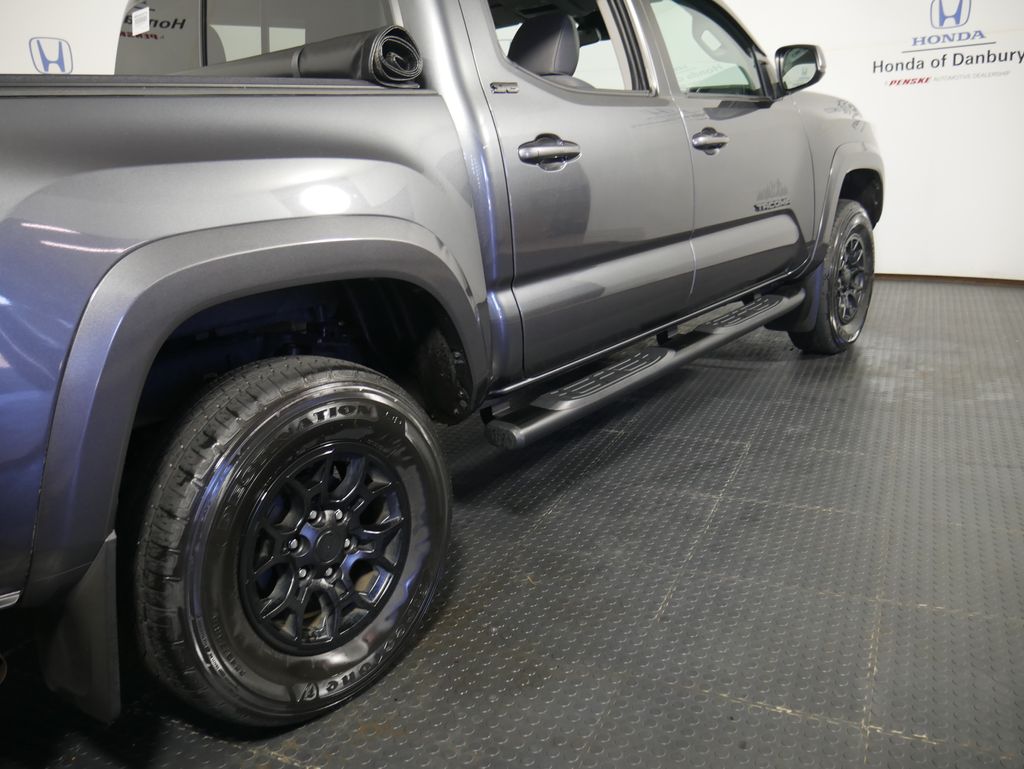 2022 Toyota Tacoma SR5 photo 3