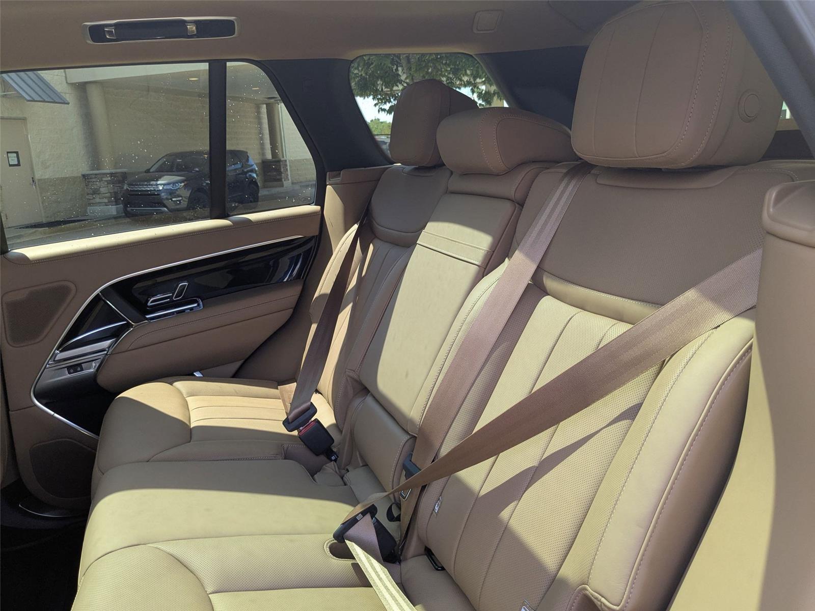 2025 Land Rover Range Rover SE photo 21