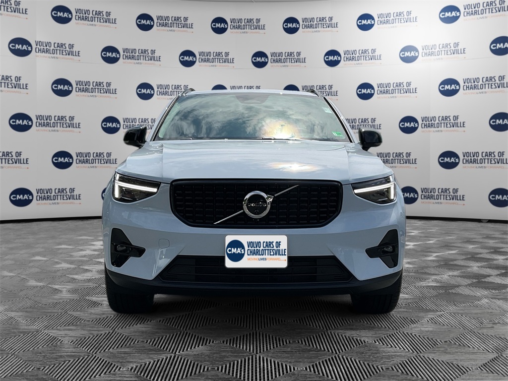 2026 Volvo XC40 AWD Plus photo 8