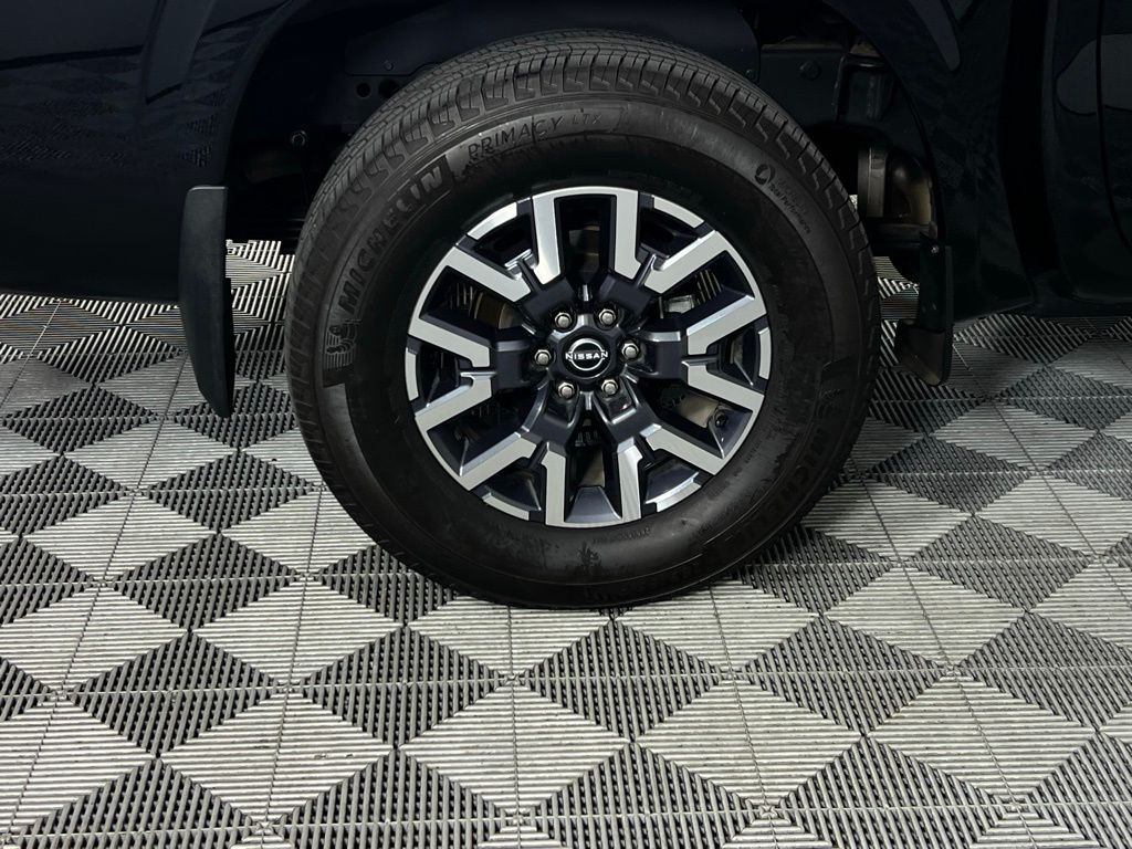 2024 Nissan Frontier SL photo 4