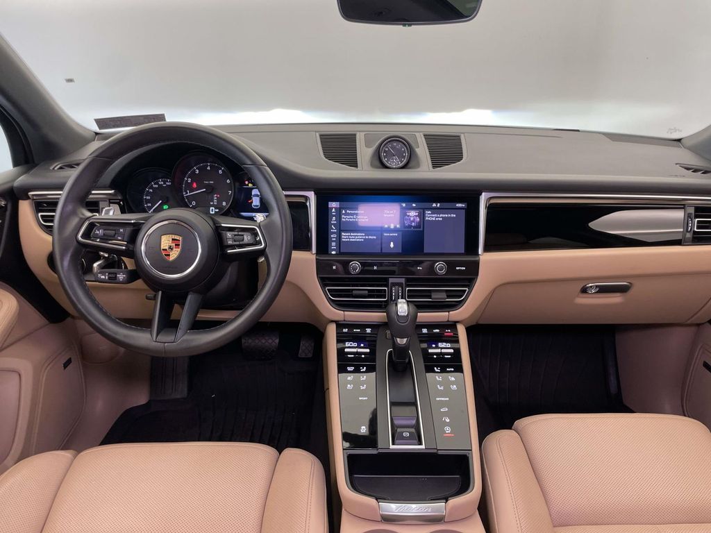 2024 Porsche Macan T photo 18