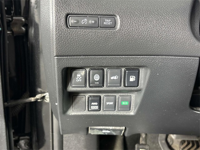 2019 Nissan Rogue SV photo 13