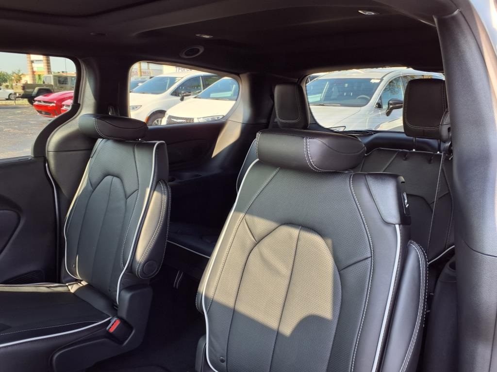 2026 Chrysler Pacifica Limited photo 13