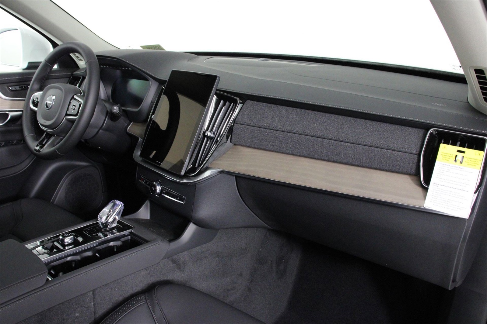 2025 Volvo XC90 Plus photo 8