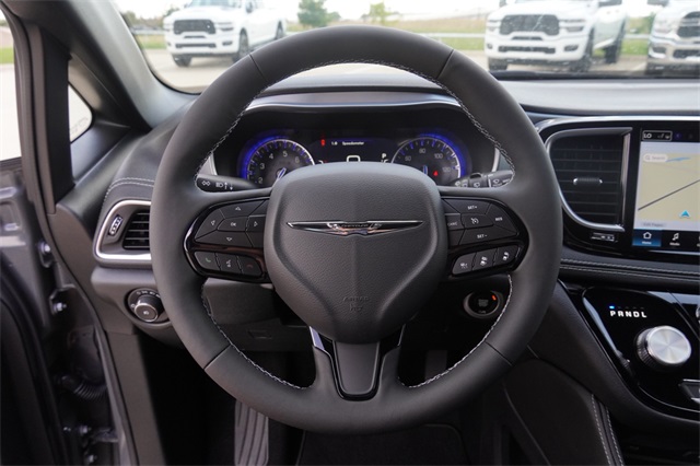 2025 Chrysler Pacifica Limited photo 24