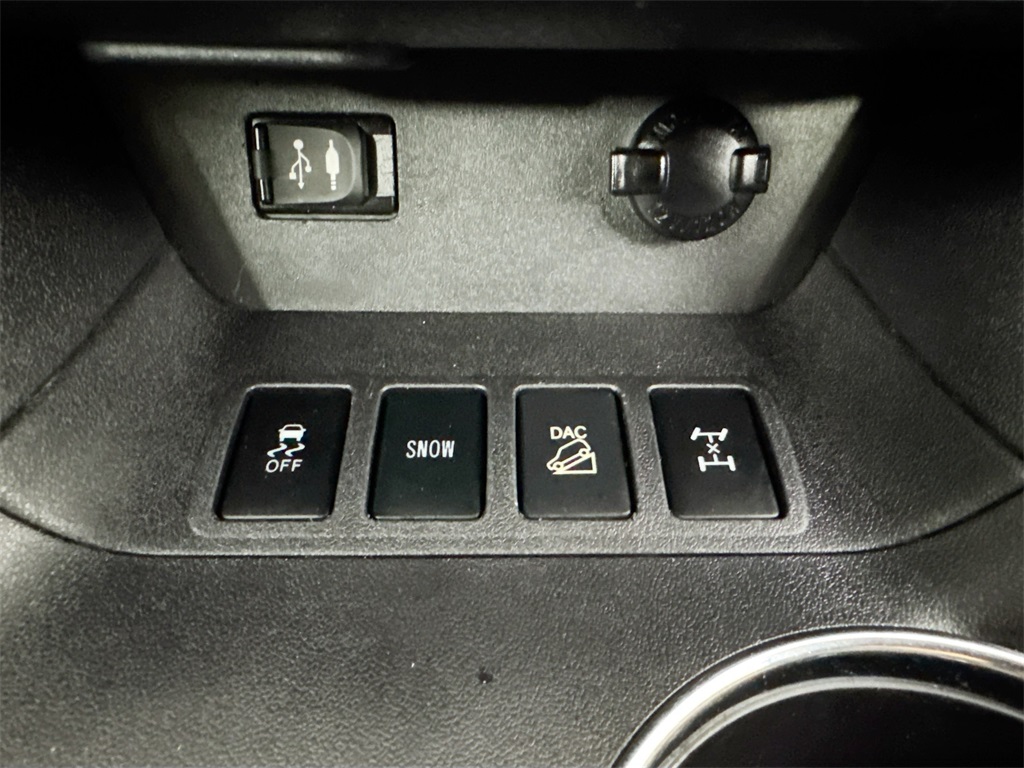 2016 Toyota Highlander LE Plus photo 35