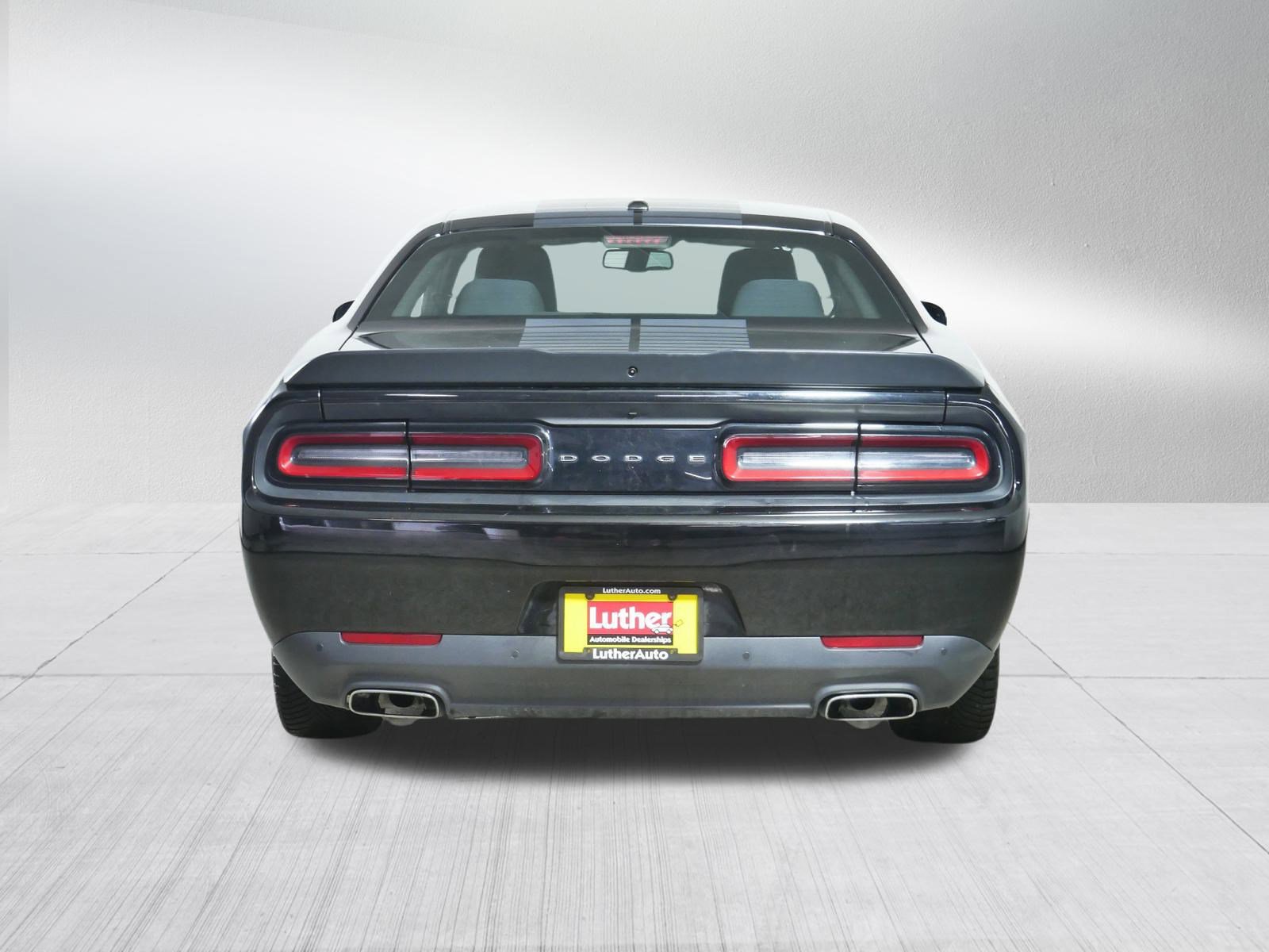 2016 Dodge Challenger SXT photo 4