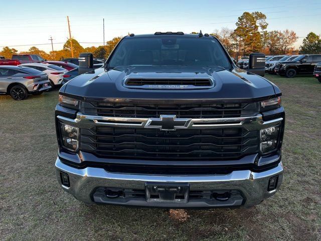 2024 Chevrolet Silverado 2500HD LT photo 2