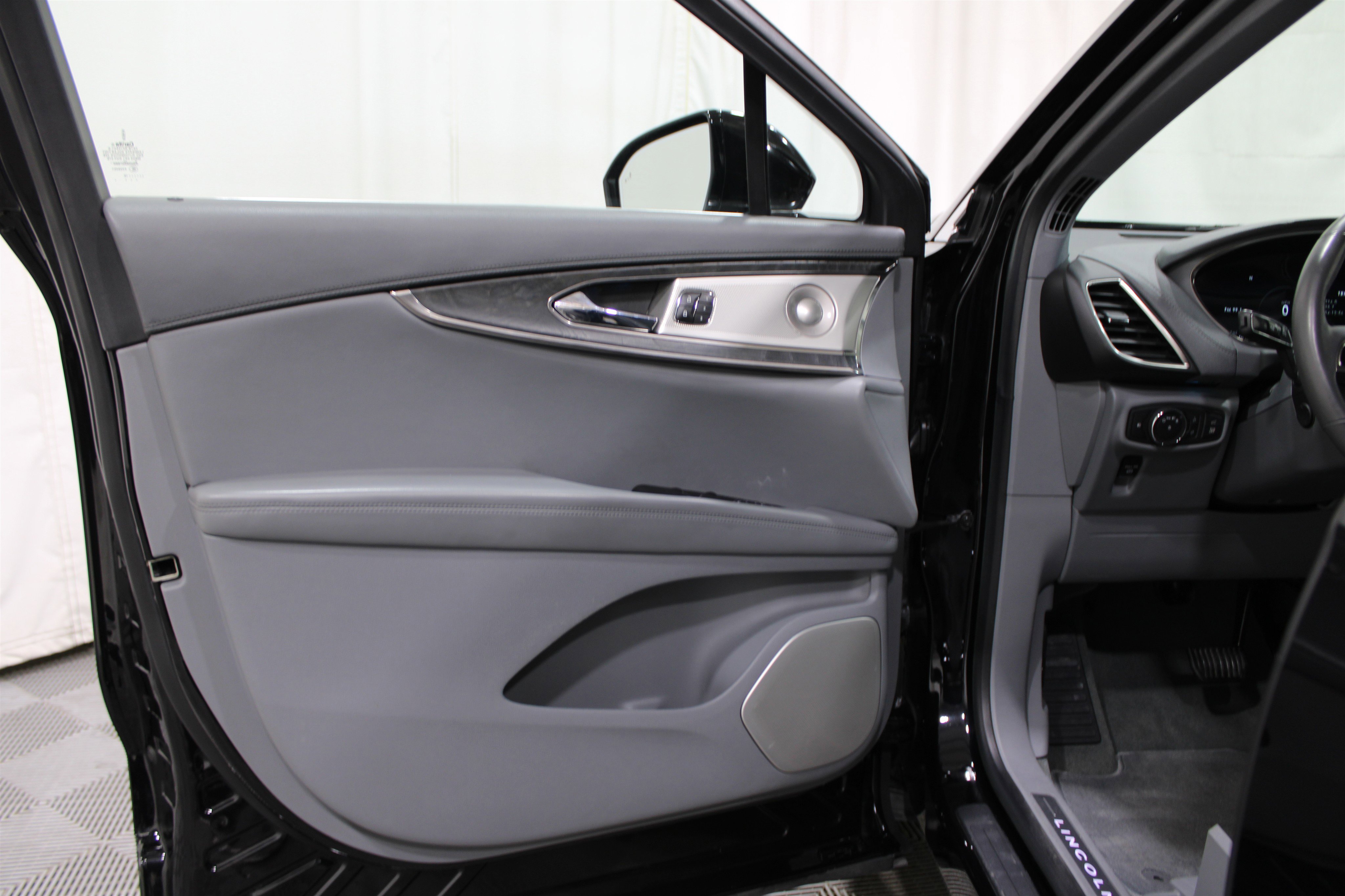 2019 Lincoln Nautilus Reserve photo 4