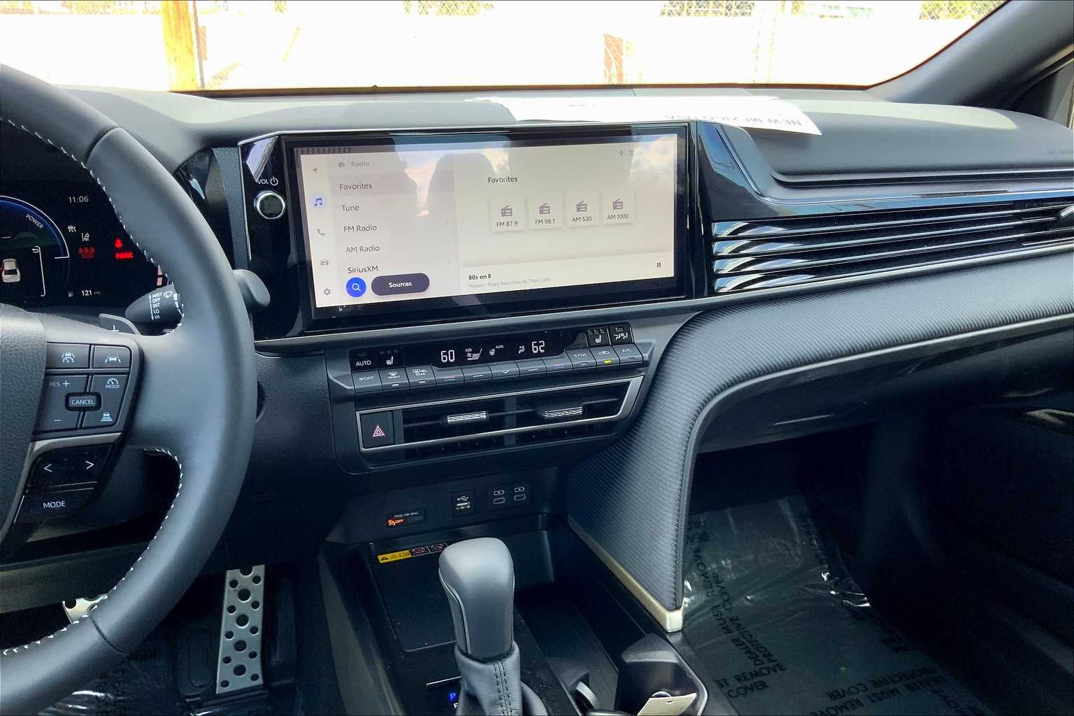 2025 Toyota Camry SE photo 6