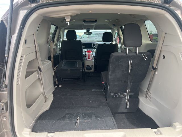 2017 Chrysler Pacifica Touring L photo 4