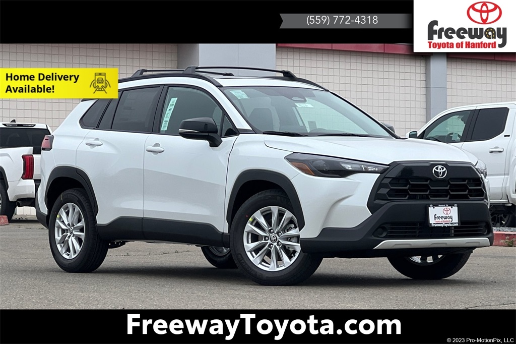 2026 Toyota Corolla Cross LE's photo