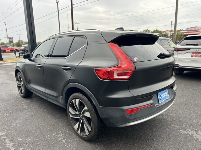 2024 Volvo XC40 Plus photo 2