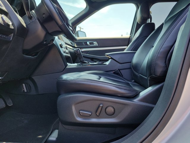 2019 Ford Explorer XLT photo 16