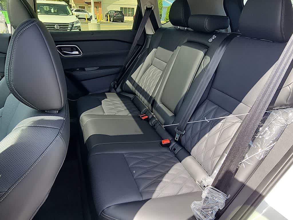 2026 Nissan Rogue Platinum photo 11