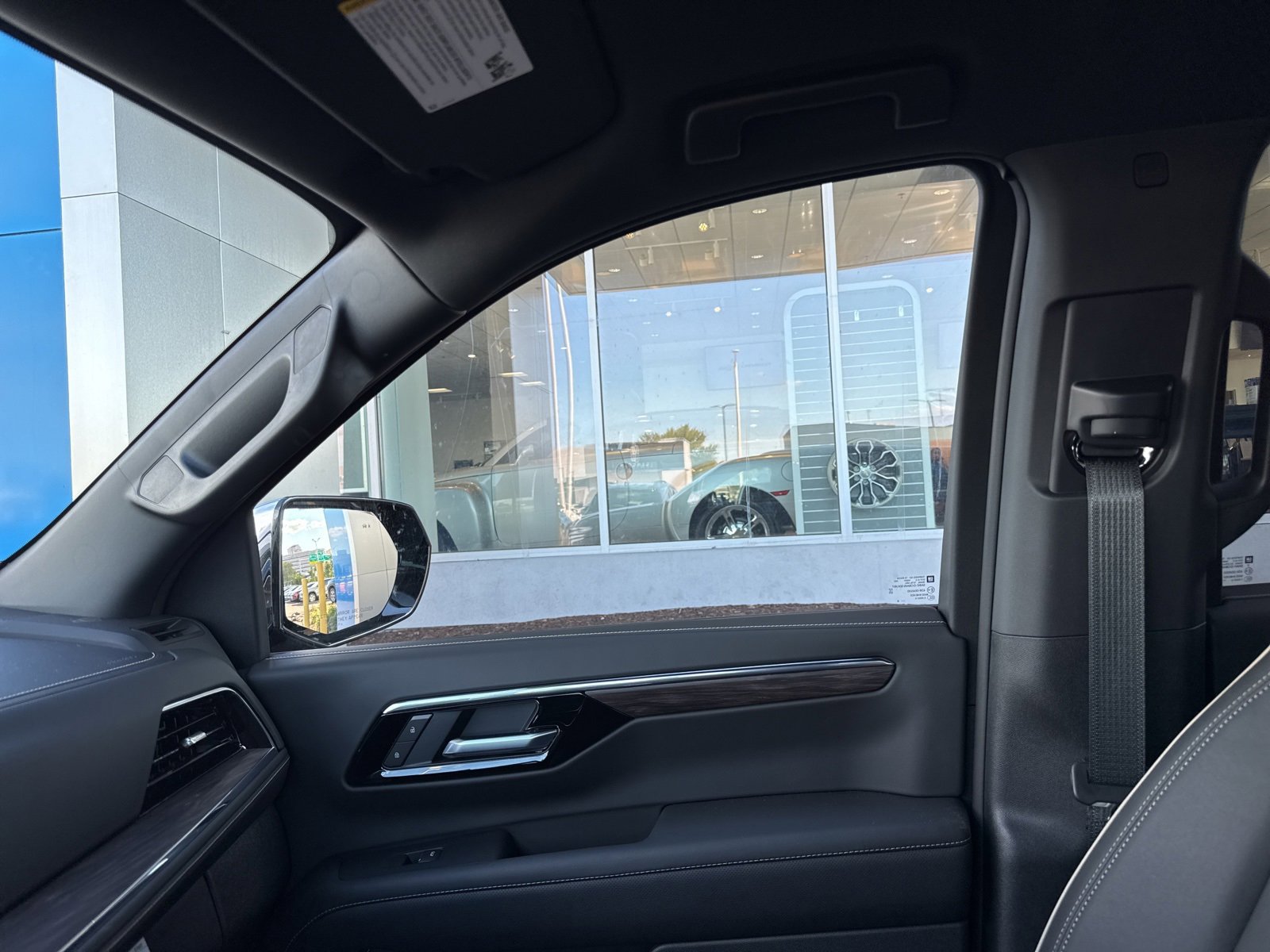 2025 Chevrolet Suburban Premier photo 27