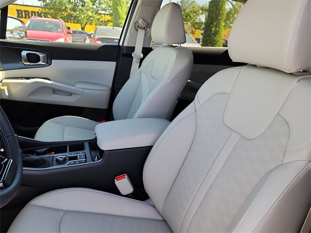 2025 Kia Sorento S photo 7