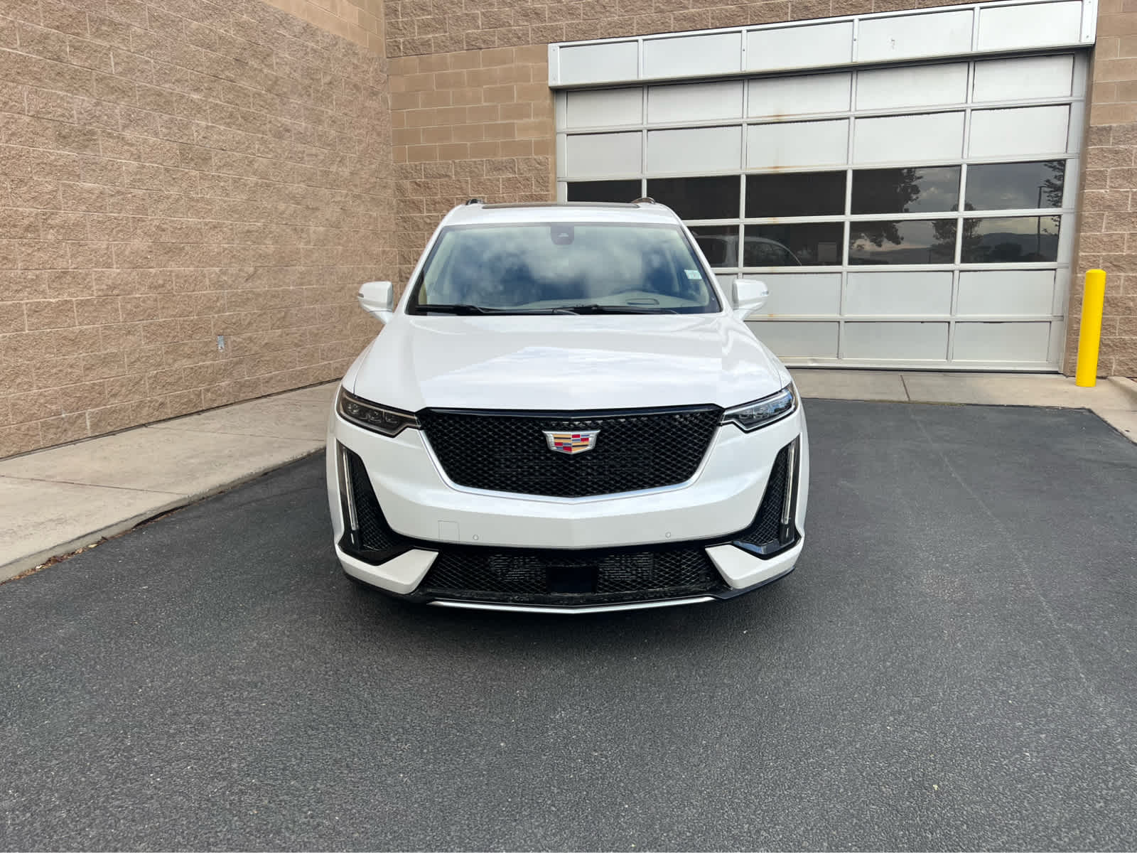 2025 Cadillac XT6 Sport photo 2