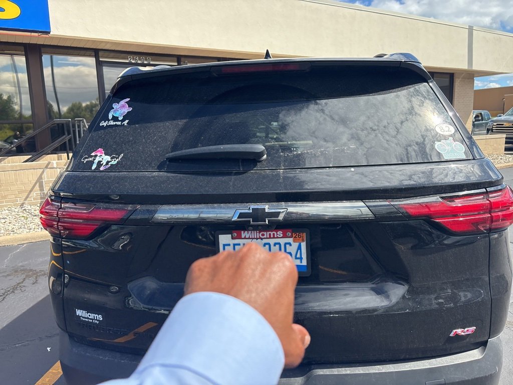 2023 Chevrolet Traverse RS photo 2
