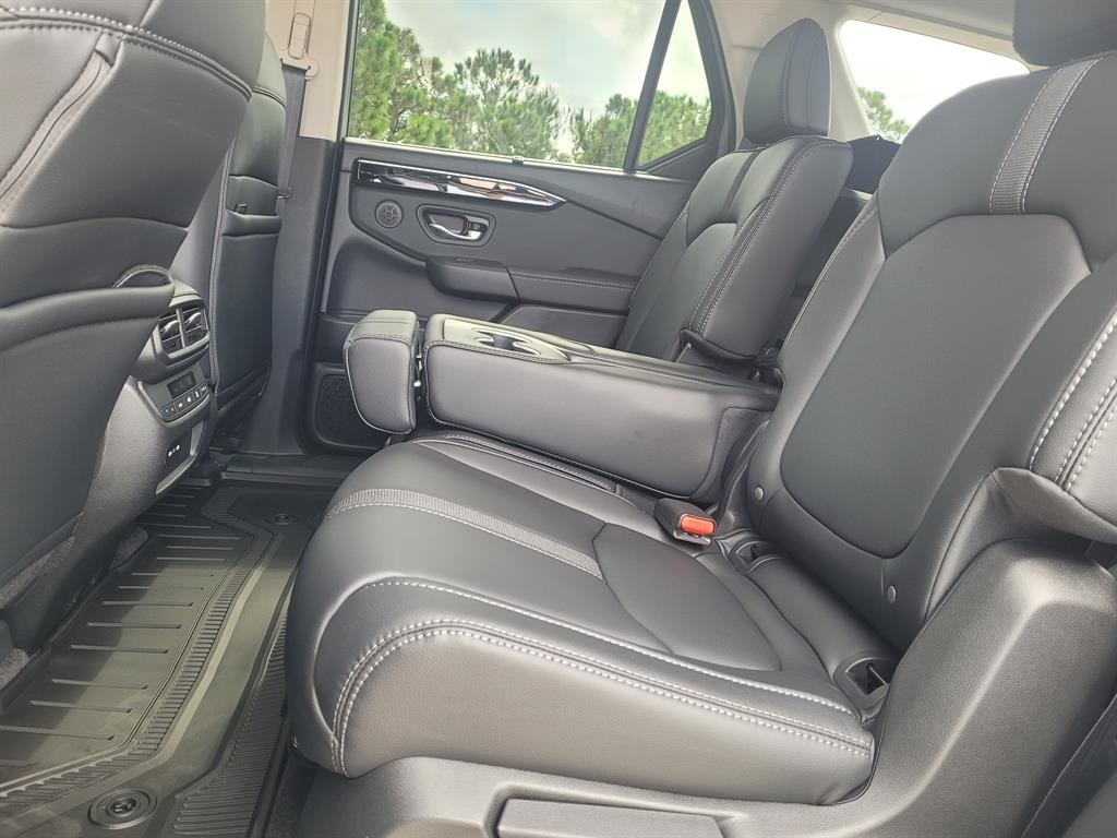 2025 Honda Pilot Touring photo 14
