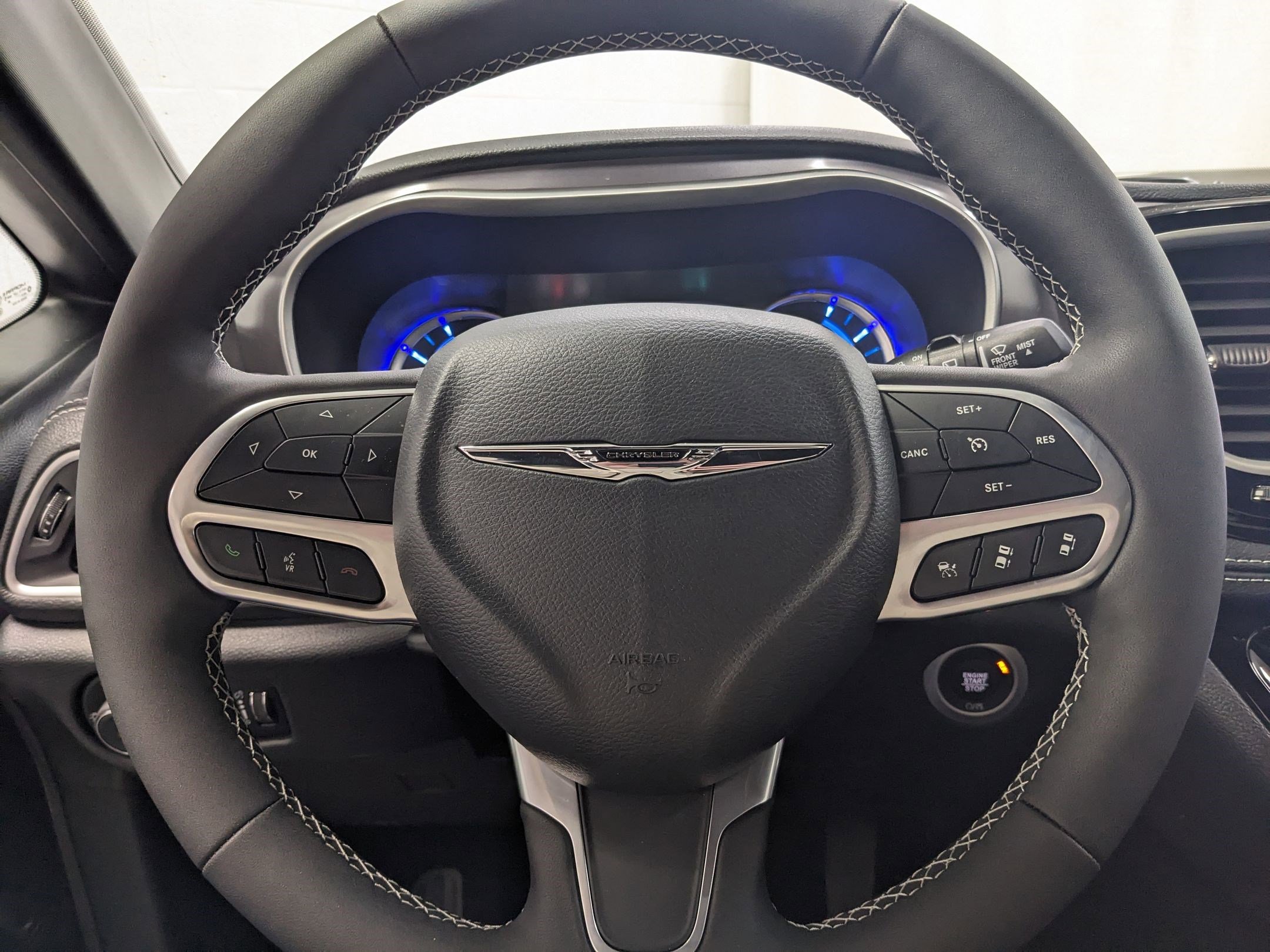 2025 Chrysler Pacifica Hybrid photo 8