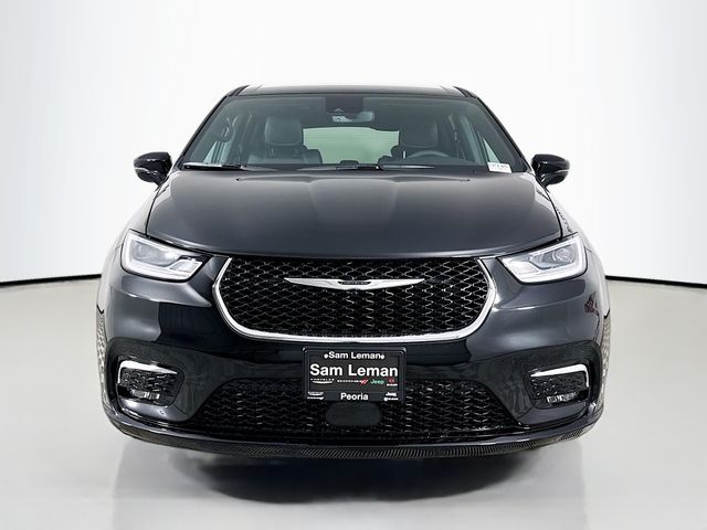 2026 Chrysler Pacifica photo 2