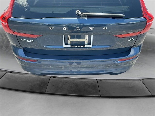 2022 Volvo XC60 Momentum photo 9