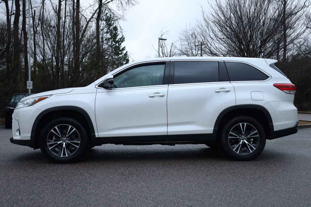 Used 2019 Toyota Highlander LE with VIN 5TDZARFH0KS043422 for sale in West Columbia, SC
