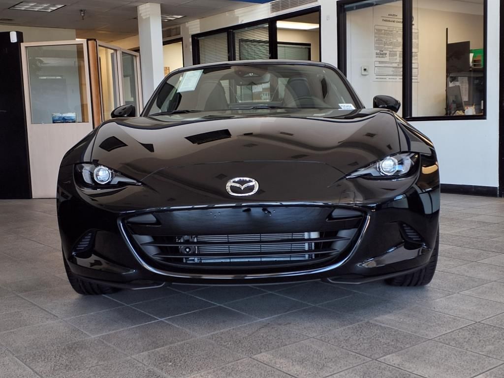 2025 Mazda MX-5 Miata Miata RF Grand Touring photo 2