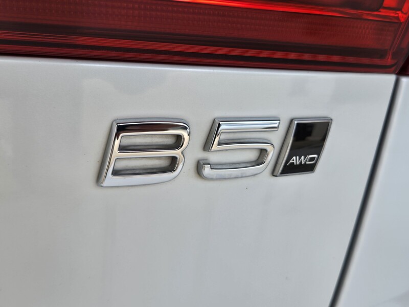 2023 Volvo XC60 B5 Plus photo 15