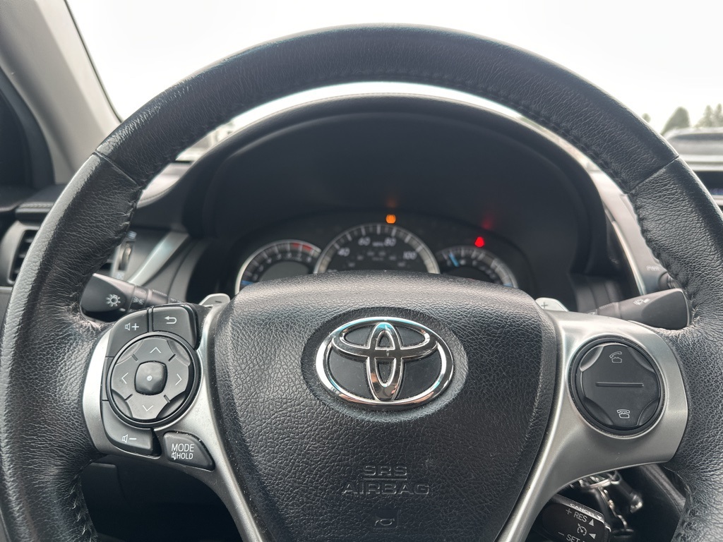 2012 Toyota Camry SE photo 2