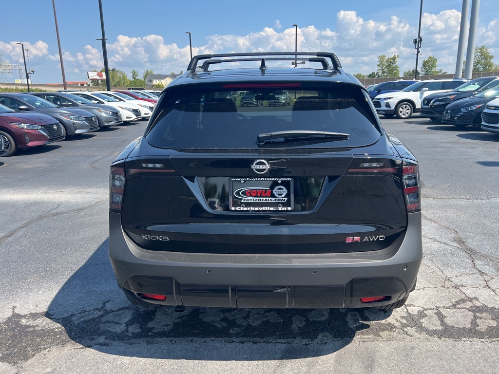 2026 Nissan Kicks SR photo 4