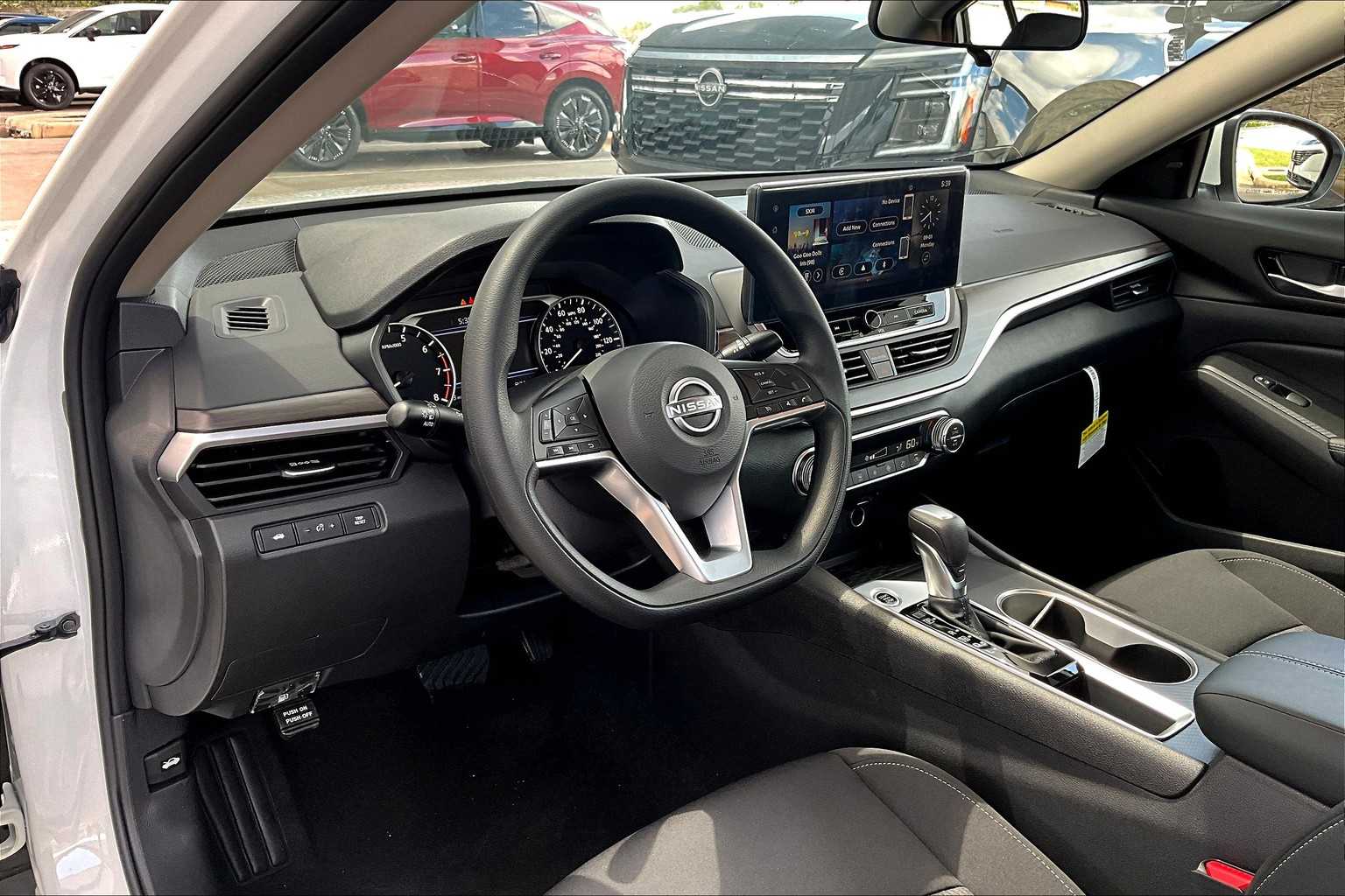2025 Nissan Altima SV photo 10