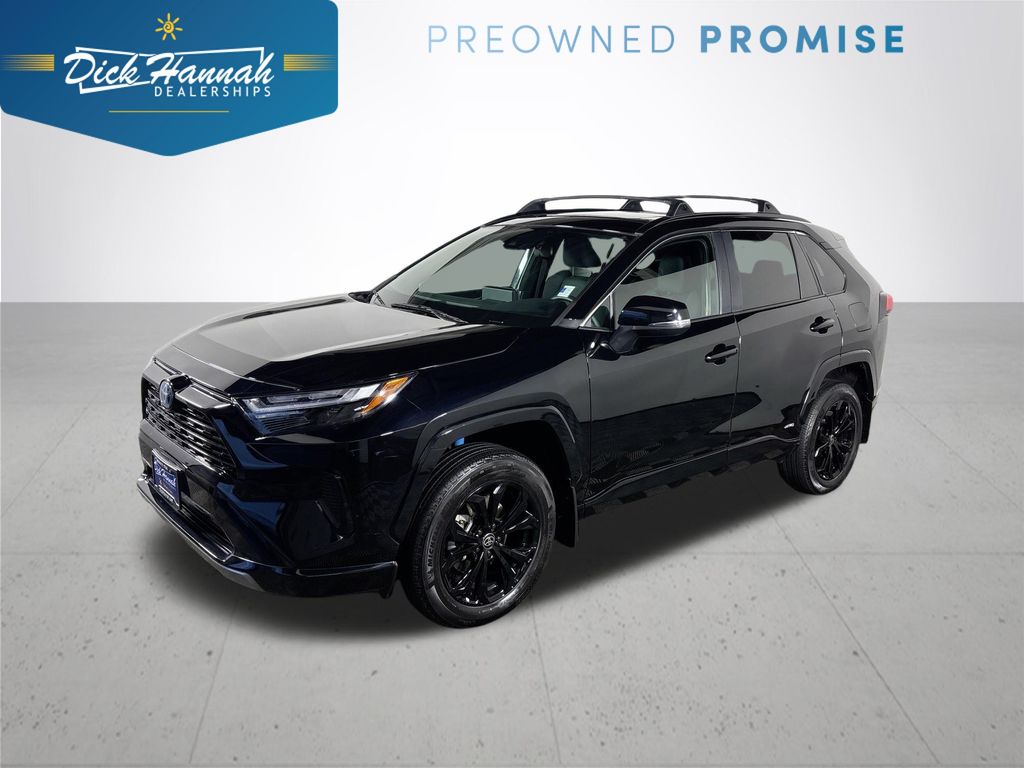 2022 Toyota RAV4 SE's photo
