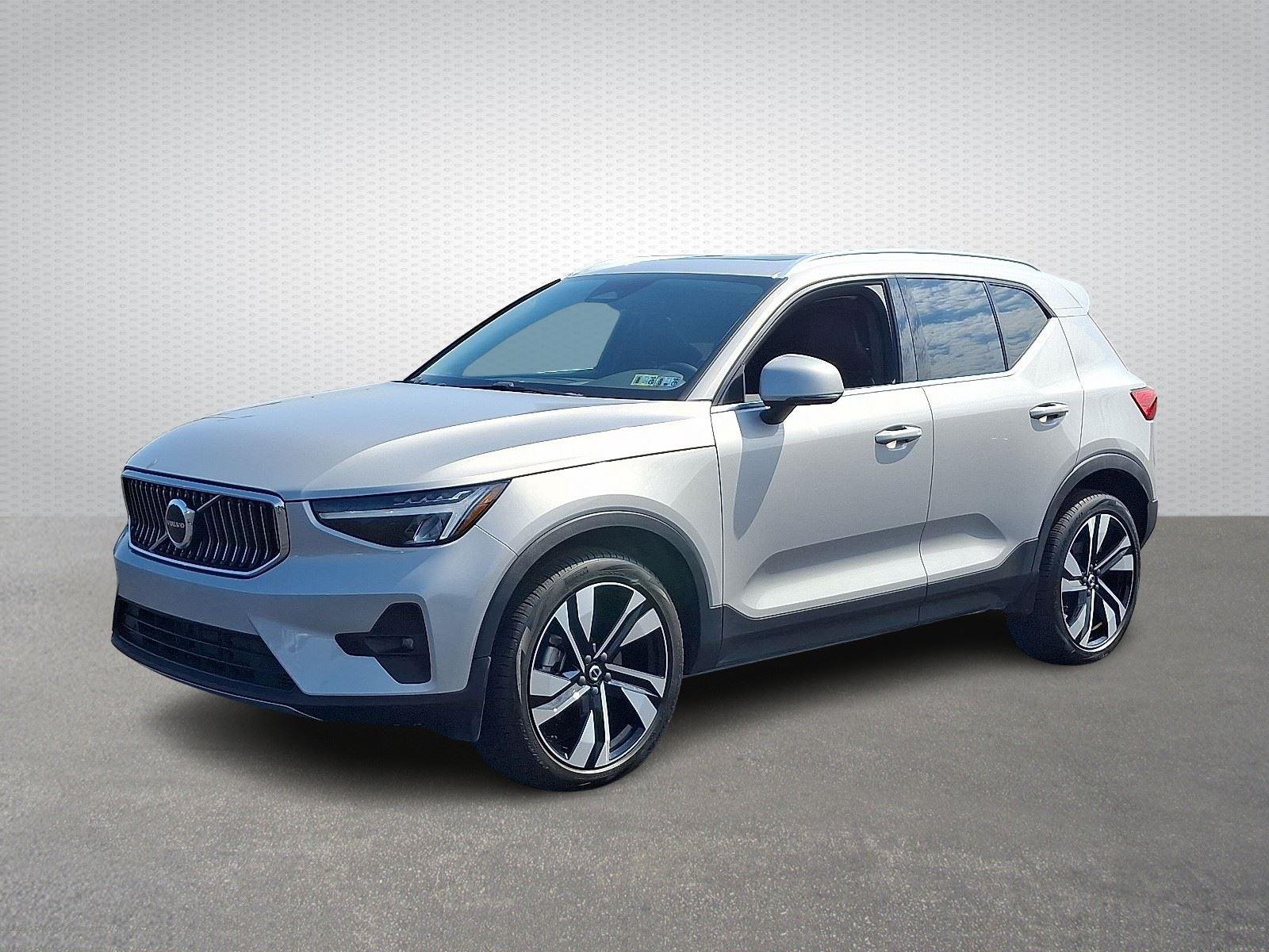 2023 Volvo XC40 Plus photo 3