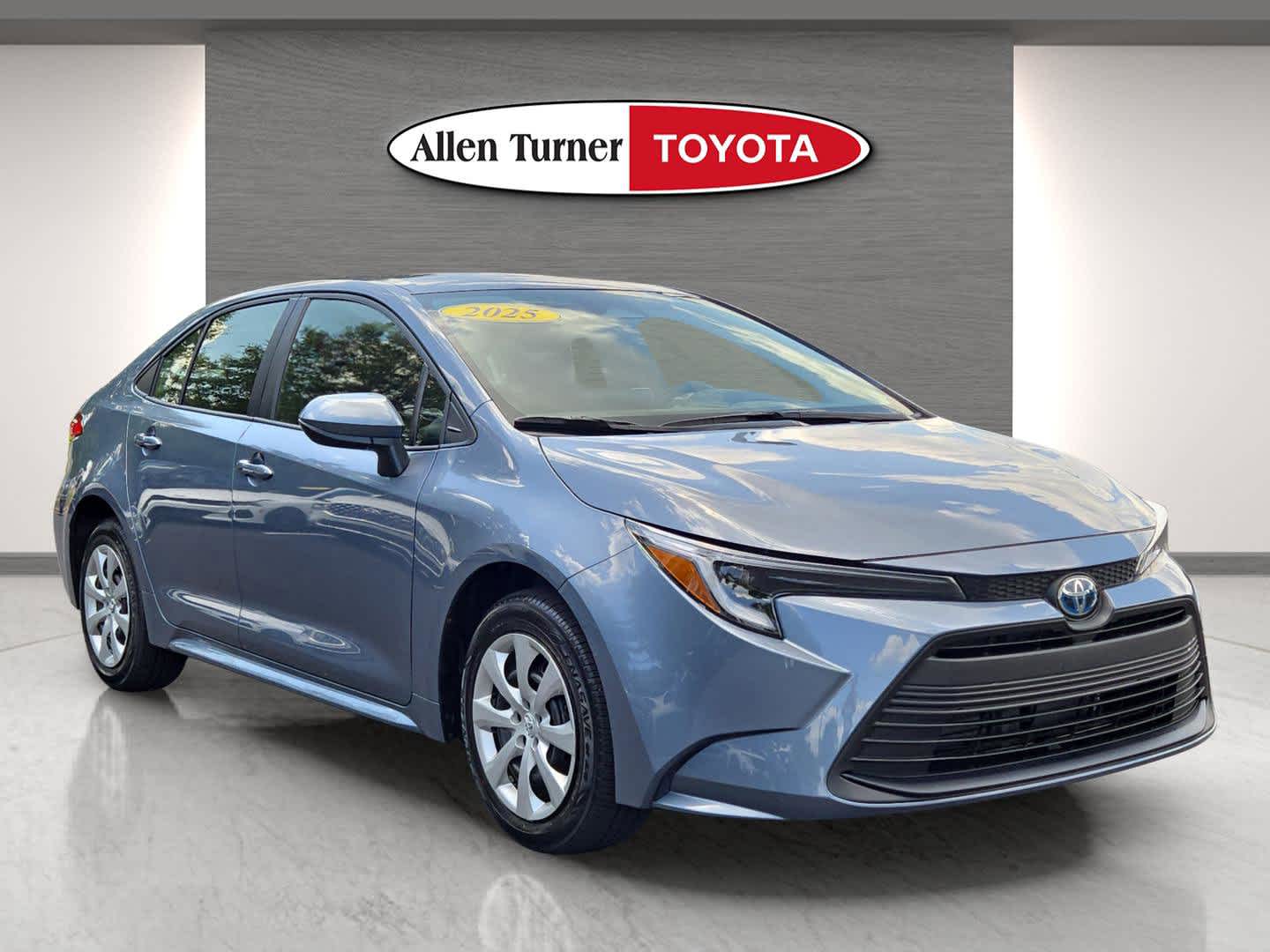 2025 Toyota Corolla Hybrid LE photo 4
